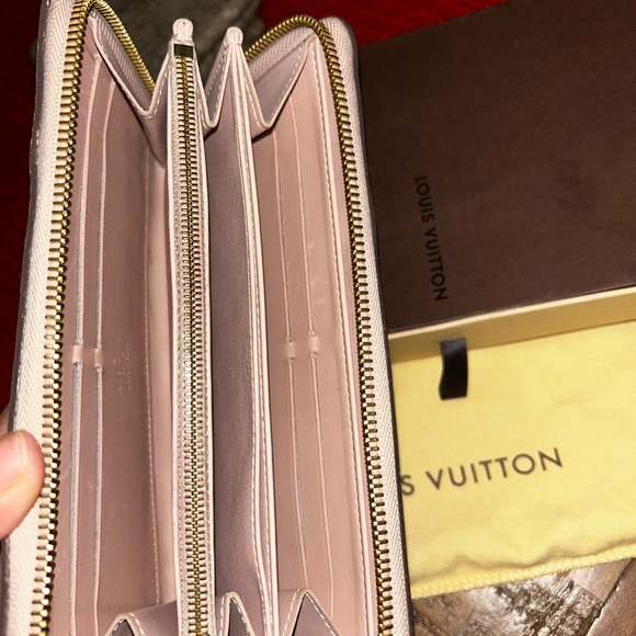 SOLD^^ Louis Vuitton vernis zippy wallet✨ - Picture 2 of 6